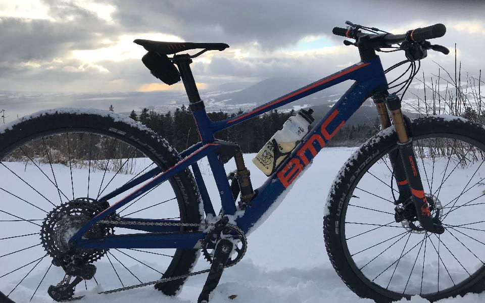 Nous avons essayé pour vous le nouveau BMC Fourstrock 01 One. Un concentré d’innovation!